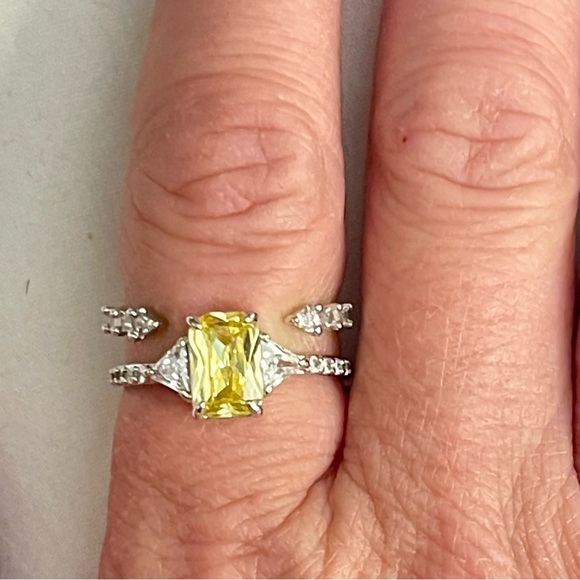 Lemon yellow quartz with cubic zirconia set in rhodium. Size 9 ring. - Picture 2 of 4